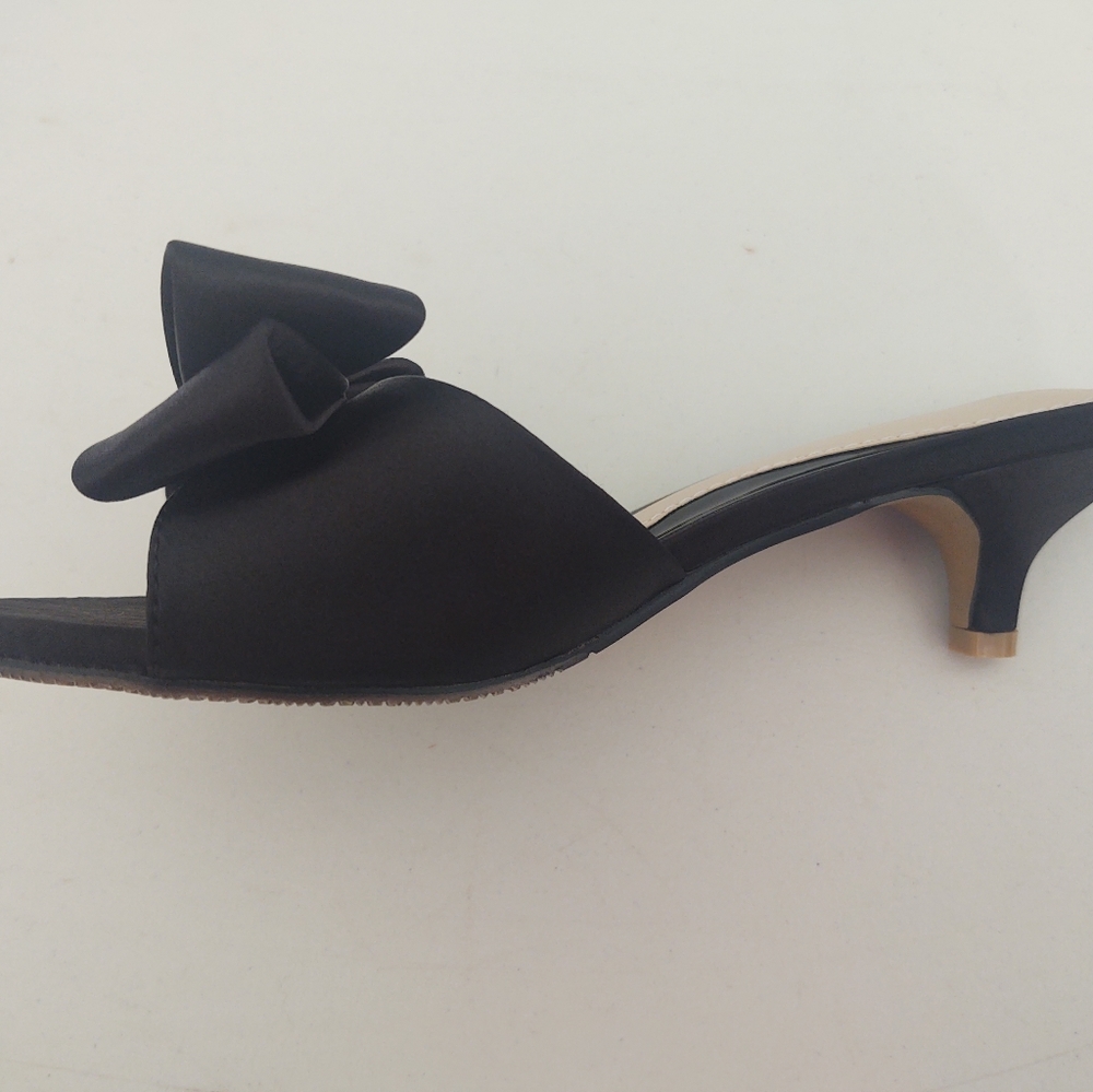 Shoes - Picture 2 of 6
